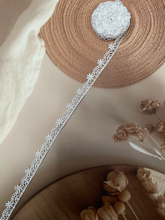White Chemical Lace – 1.5 cm Width - #LL10S0005